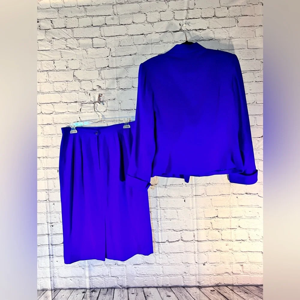 KASPER. ladies royal blue 2 piece skirt and jacket suit. Size 12. - Picture 2 of 10